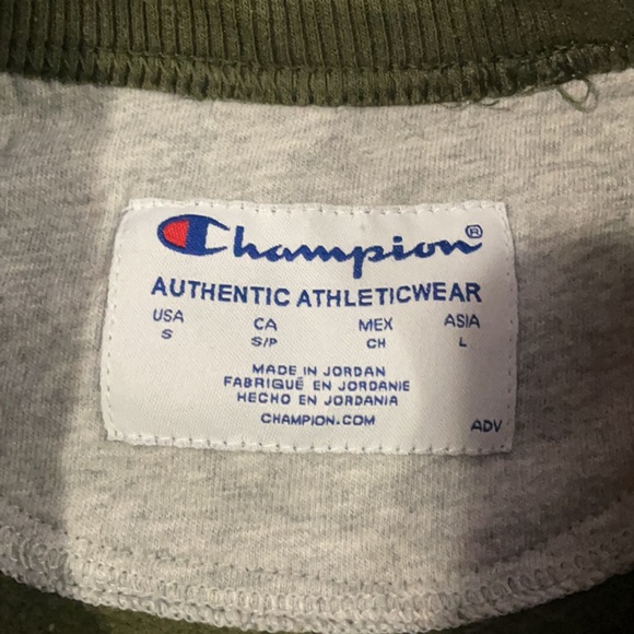 Men’s CHAMPION crew neck, size Small. - Picture 2 of 3
